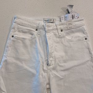 ⭐️ NWT ABERCROMBIE AND FITCH HIGH RISE SUPER SKINNY JEANS IN WHITE (2 sm stains)